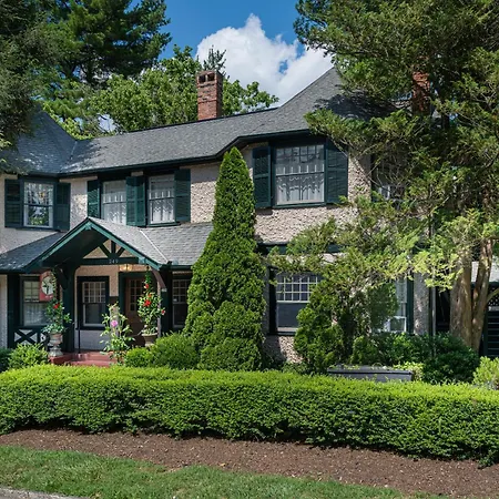 Pinecrest Bed & Breakfast